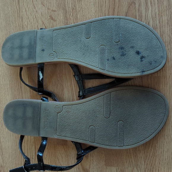 Fergalicious Women's Flat Black Sandals - Picture 4 of 4